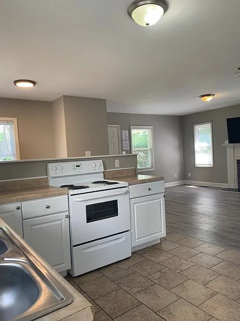 6 bed, 1940 sqft, $5,120 — Photo 3