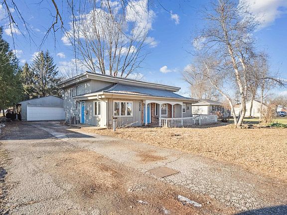 3rd image of 2926 Cypress Ave