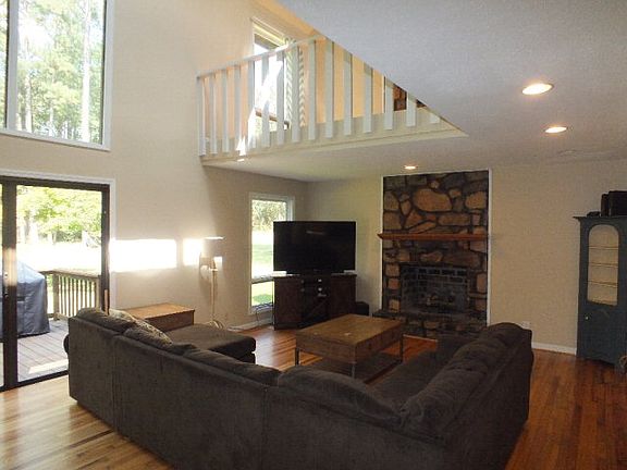 4th image of 1716 Huckleberry Dr