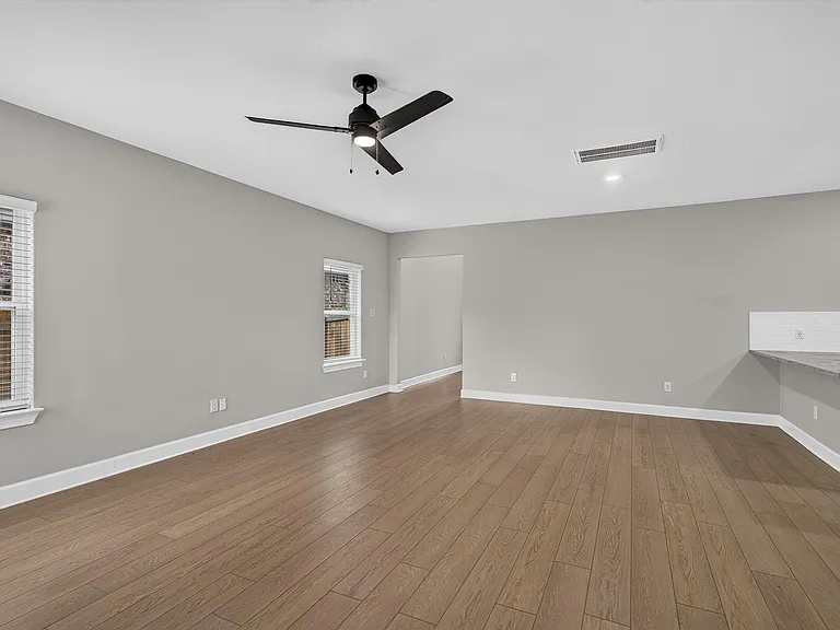 1309 Butler Ave — Photo 4