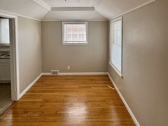 4th image of 19136 Tracey St