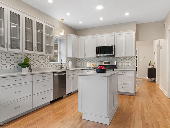 3rd image of 5257 N Laporte Ave