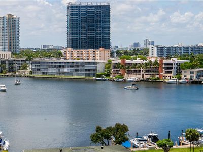 137 Golden Isles Dr APT 810, Hallandale, FL, 33009