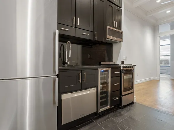 420 West 51st Street image 1 of 10