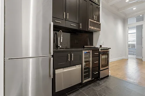 420 W 51st St #2F Photo 1