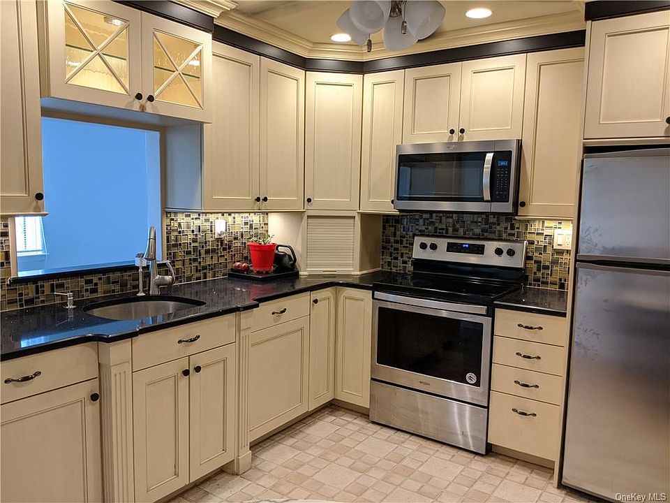 1st image of 736 Sierra Vista Ln