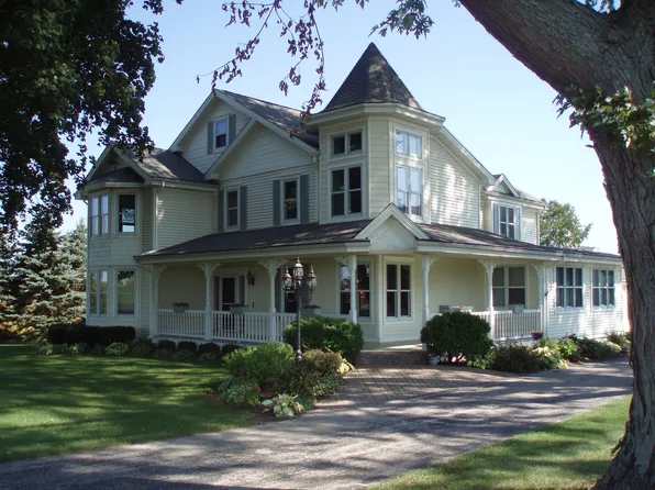 W389N7868 Pennsylvania St #1, Oconomowoc, WI 53066