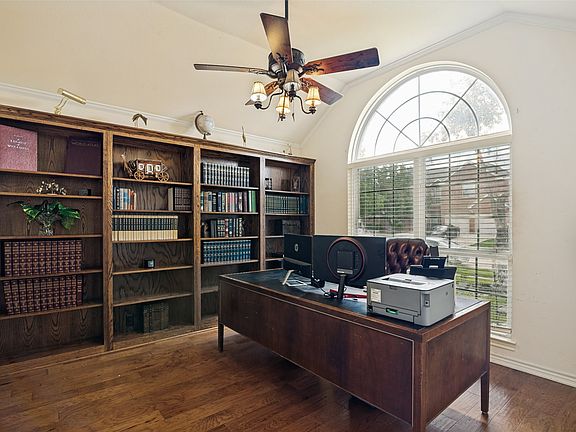 3rd image of 2216 Woodberry Dr