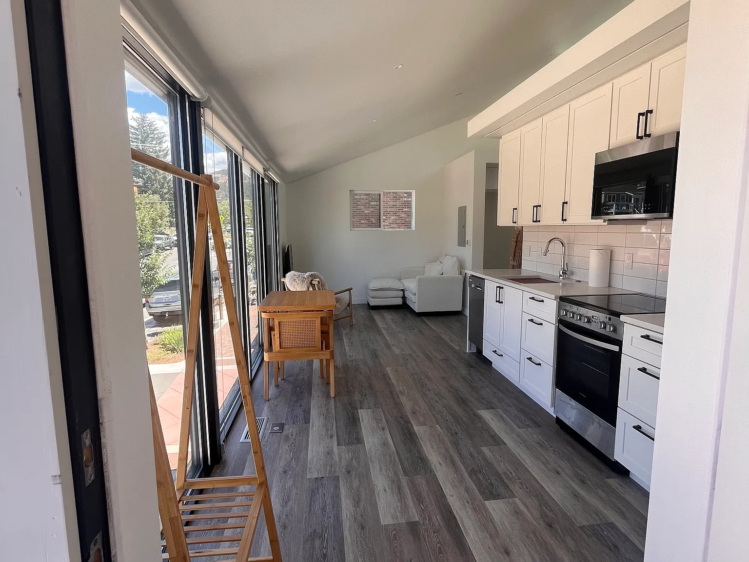 Studio, 390 sqft, $3,500 — Photo 1