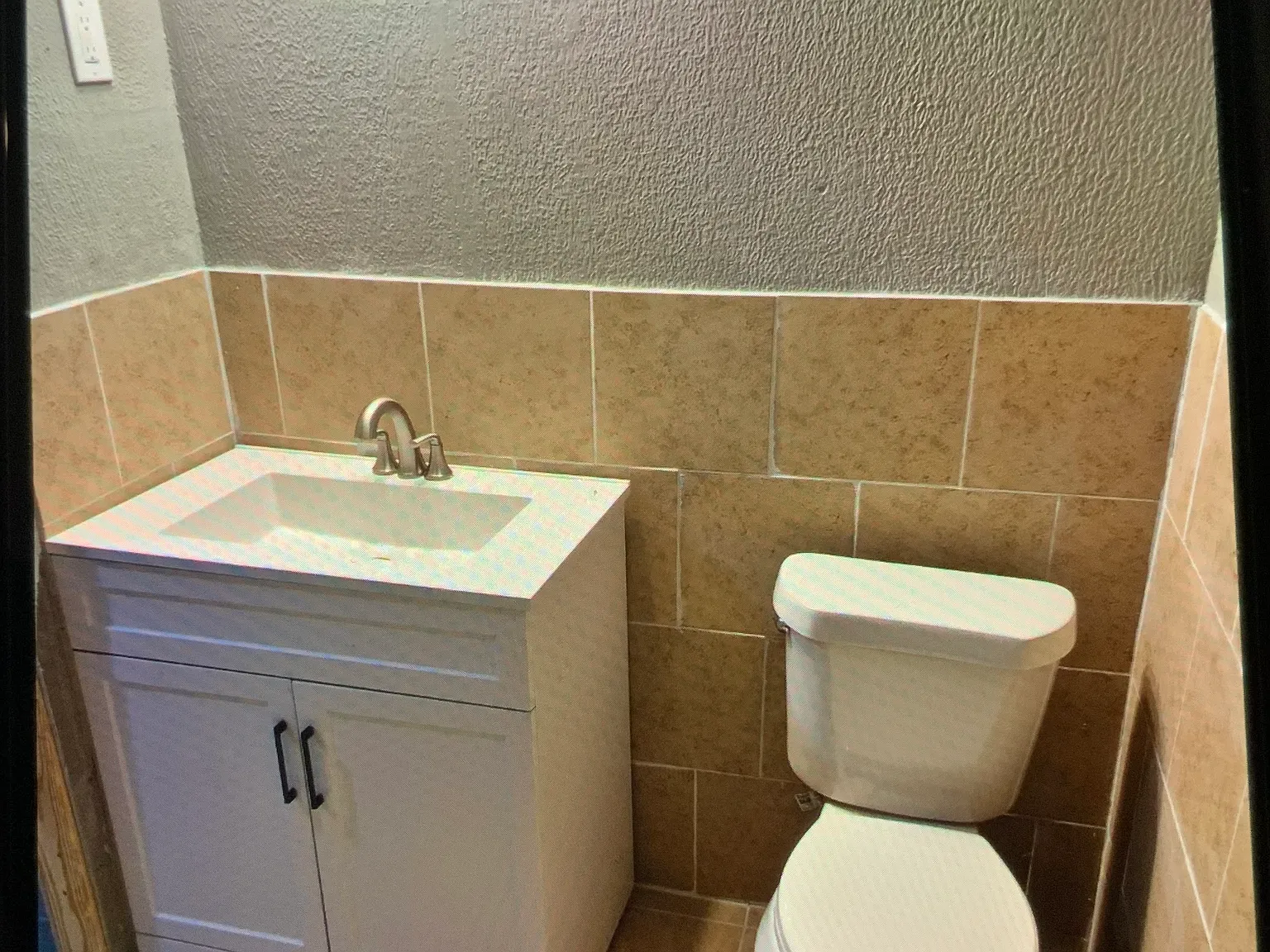 8 bed, 1144 sqft, $2,000 — Photo 2