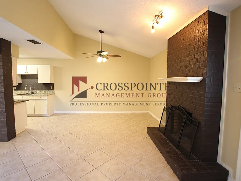 5875 Creekside Cir — Photo 10