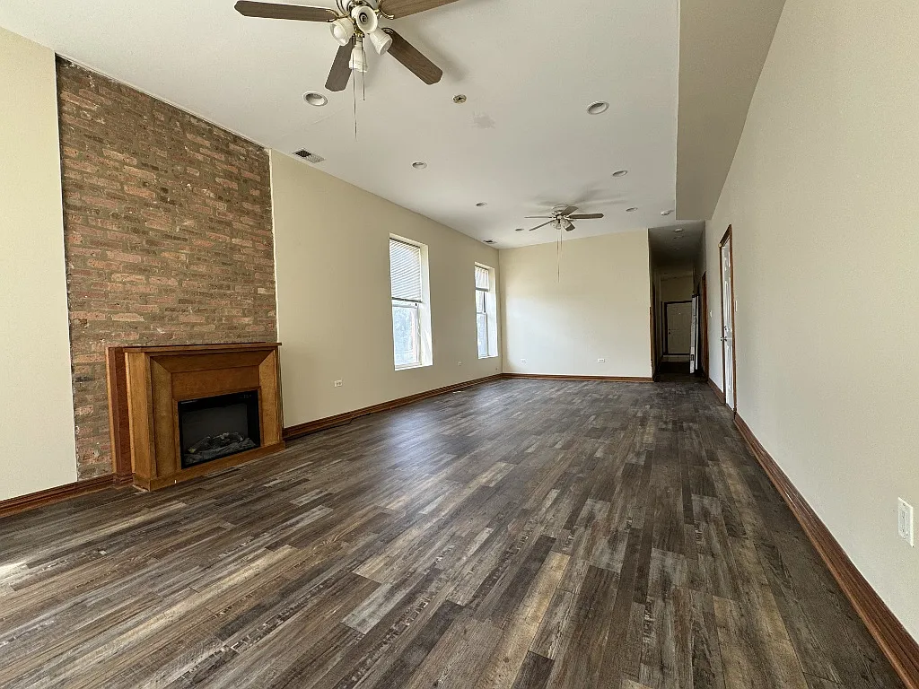 3 bed, $2,150 — Photo 2