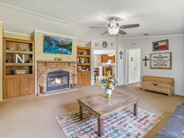 428 N Main St, Oakwood, TX 75855