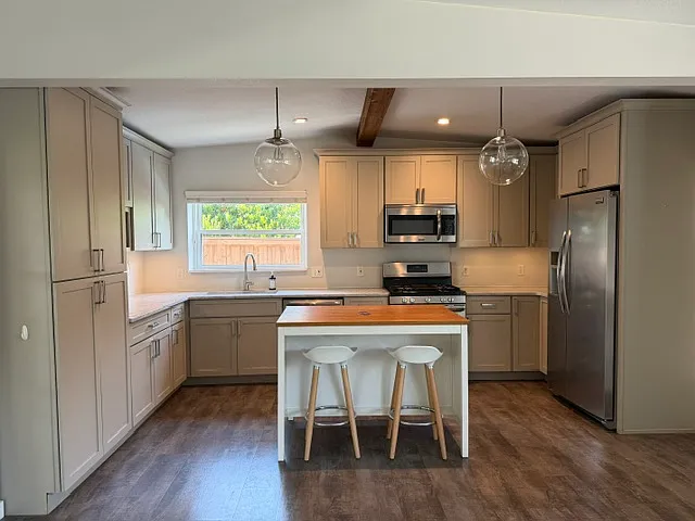 2252 Howard Dr — Photo 11
