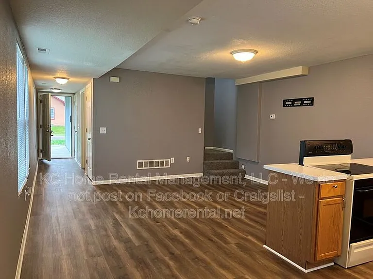 1003 S Hocker Ave — Photo 5