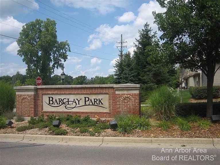 2806 Barclay Way