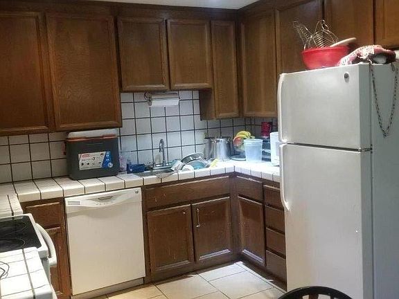 5th image of 375 Clifford Ave APT 212