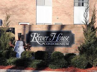 1261 Island Dr APT 102, Ann Arbor, MI 48105