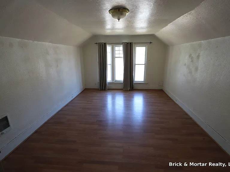 292 NE Alder St — Photo 16