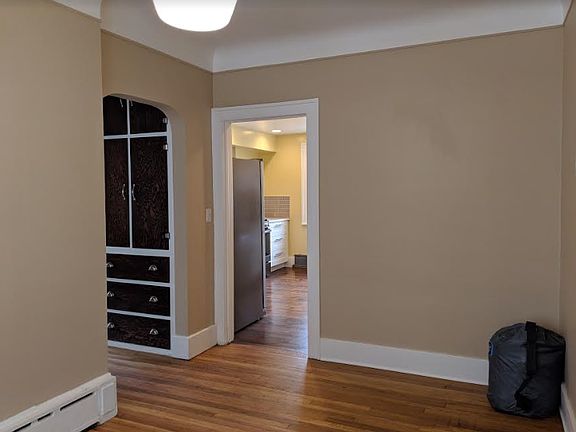 5th image of 851 Saint Clair St Unit 1
