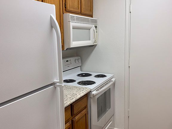 Kitchen - stove side