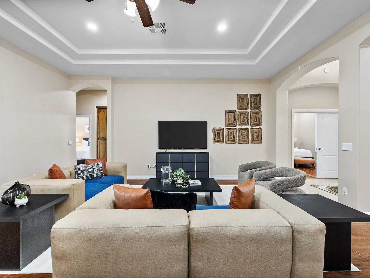 4 bed, 2520 sqft, $5,000 — Photo 4