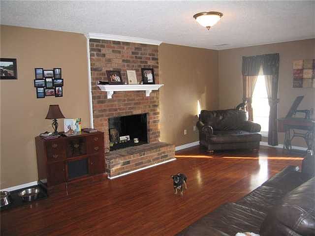 1st image of 4446 Bonnie Brae Dr