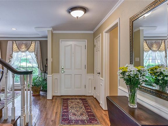 5th image of 3118 Woodford Dr