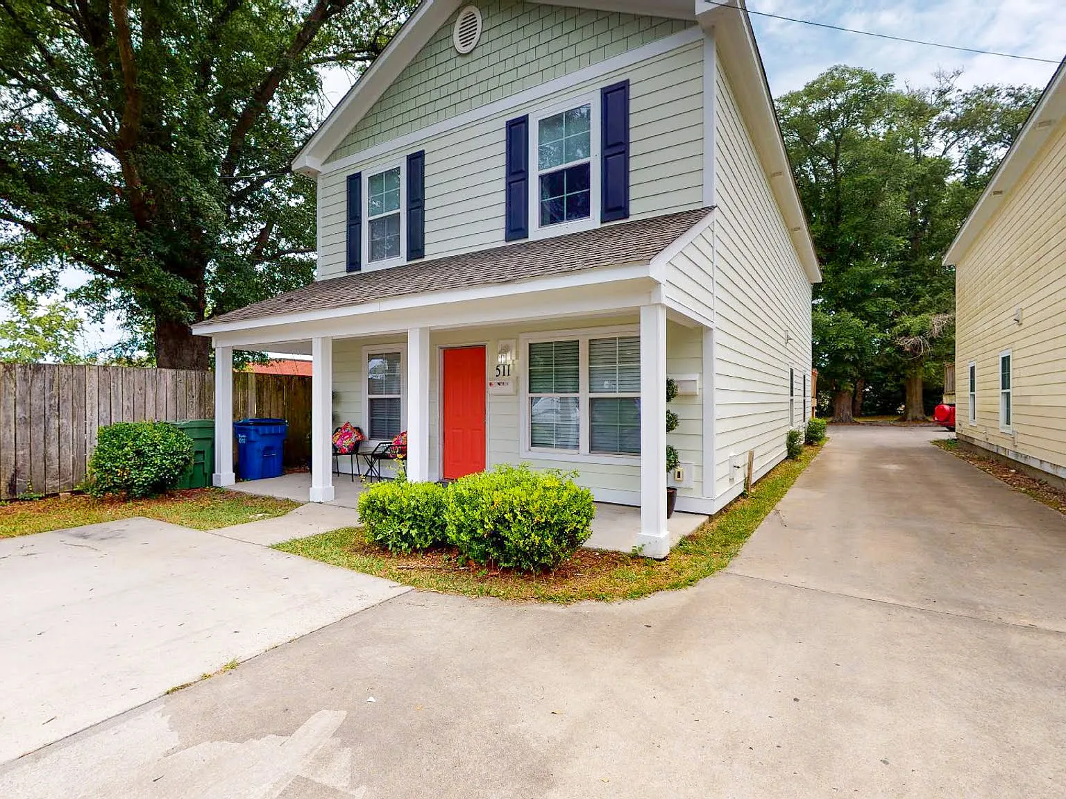 3 bed, 1200 sqft, $2,000 — Photo 2
