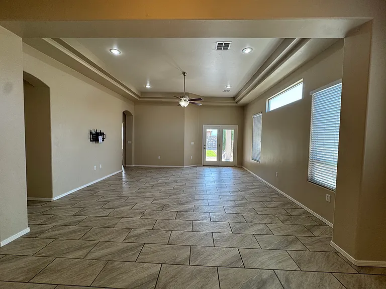 1970 Villa Napoli Loop W — Photo 2