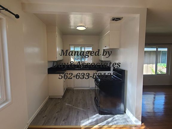 4th image of 7267 Willoughby Ave #4