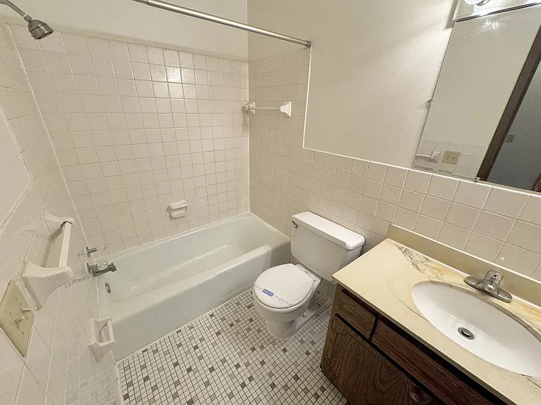 956 Place Apartments — Photo 44