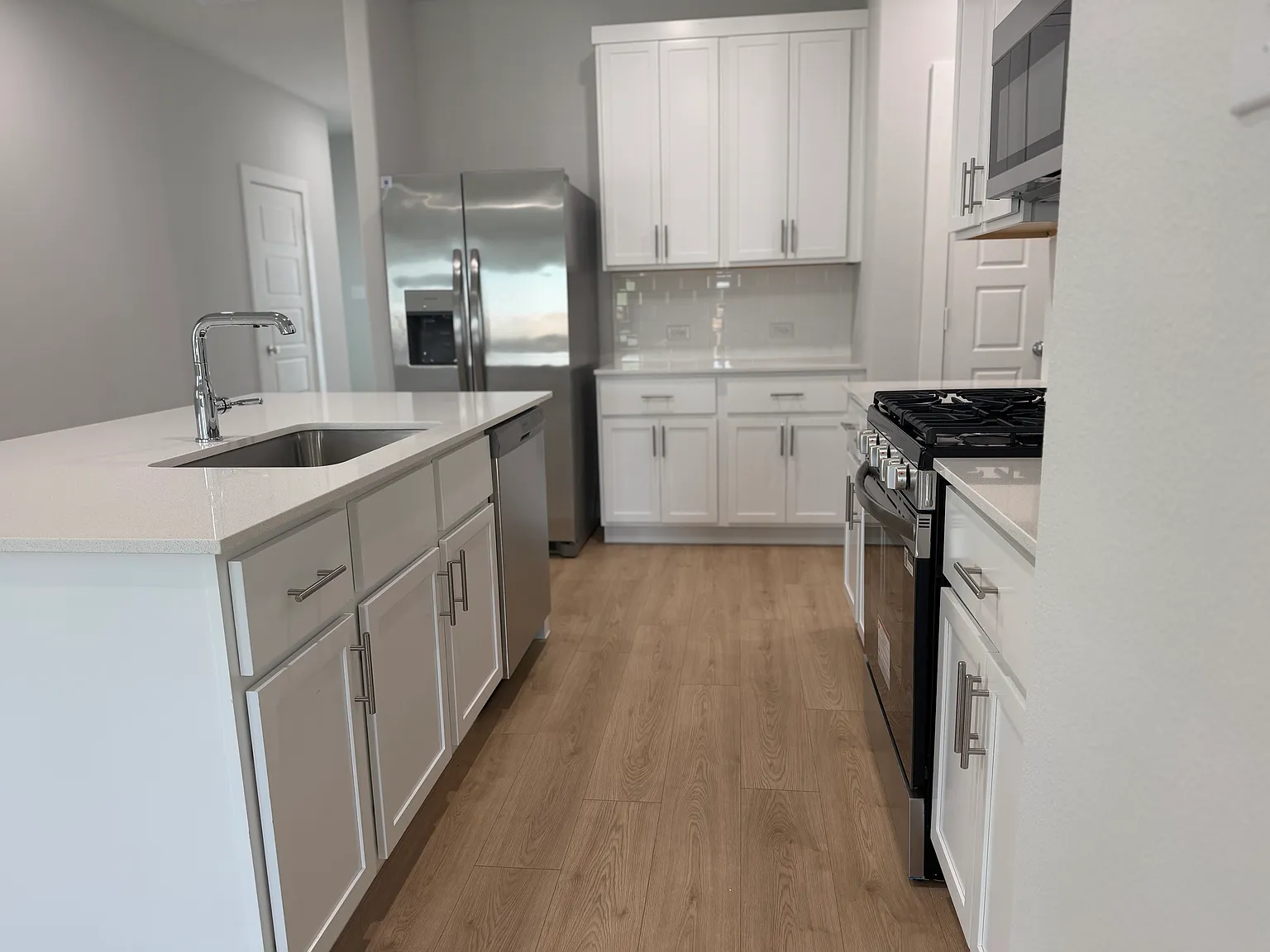 4 bed, 2.5 bath, 2300 sqft, $2,700 — Photo 3