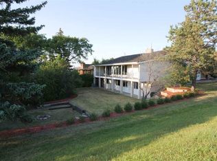 718 6th St SW, Minot, ND 58701