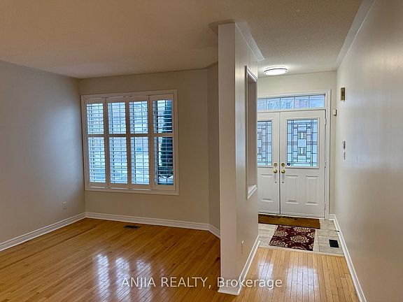 2nd image of 17 Ambercroft St
