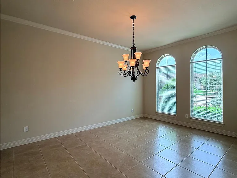 5423 Lachlan Springs Ln — Photo 10