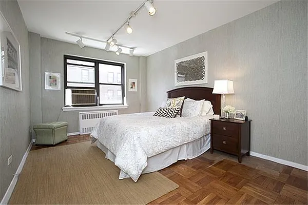 Sold by Maxwell Jacobs | media 27