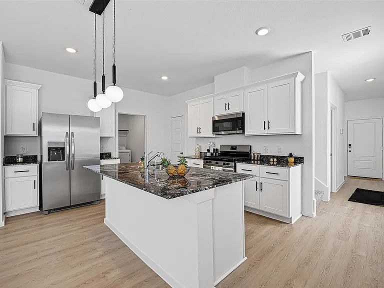 407 Robin St — Photo 13