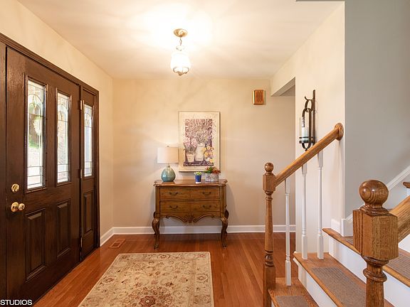 2nd image of 147 W King George Ct