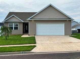 501 Coventry Ln, Mackinaw, IL 61755