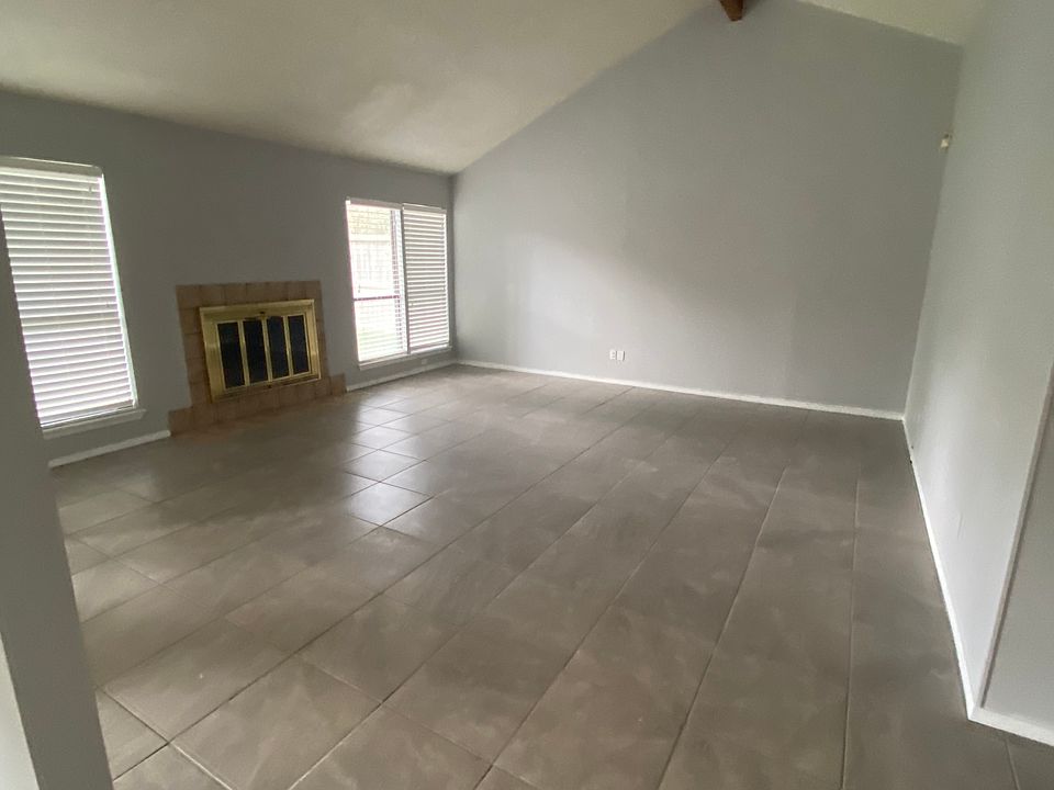1st image of 3121 Dunbarton Oak St
