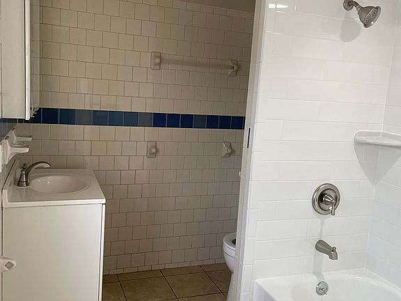 2nd image of 1004 N Madison St APT 4
