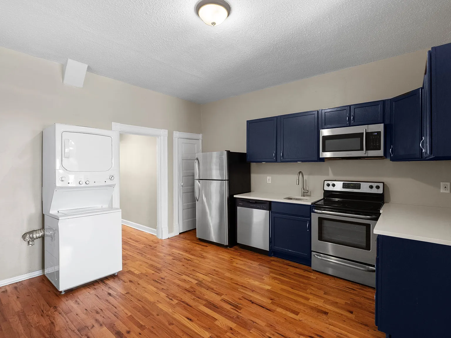 1 bed, 800 sqft, $1,150 — Photo 2