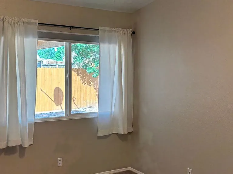 2125 Sierra Ln NE — Photo 23