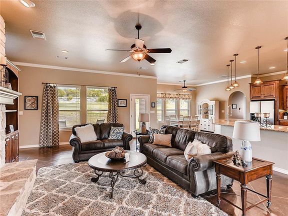 2nd image of 607 Lantana Dr