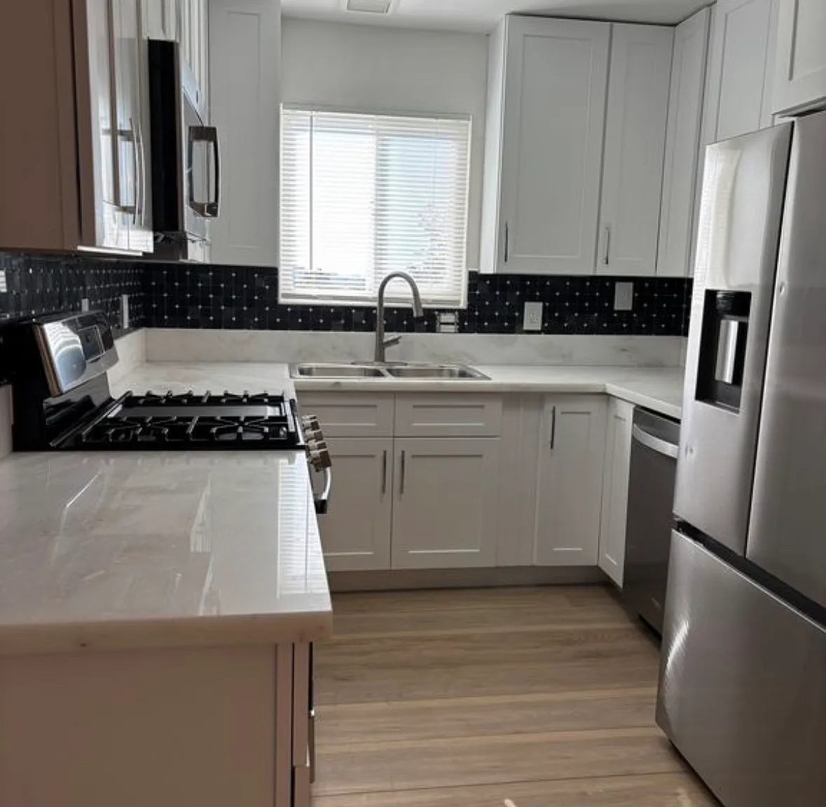3 bed, 1350 sqft, $3,850 — Photo 3
