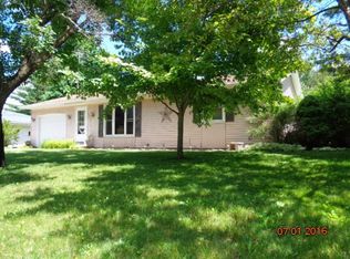 1714 Cardinal St, New London, WI 54961