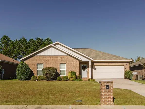 104 Erie Dr, Dothan, AL 36301