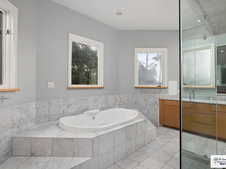 3201 Lazy Lake Dr — Photo 28
