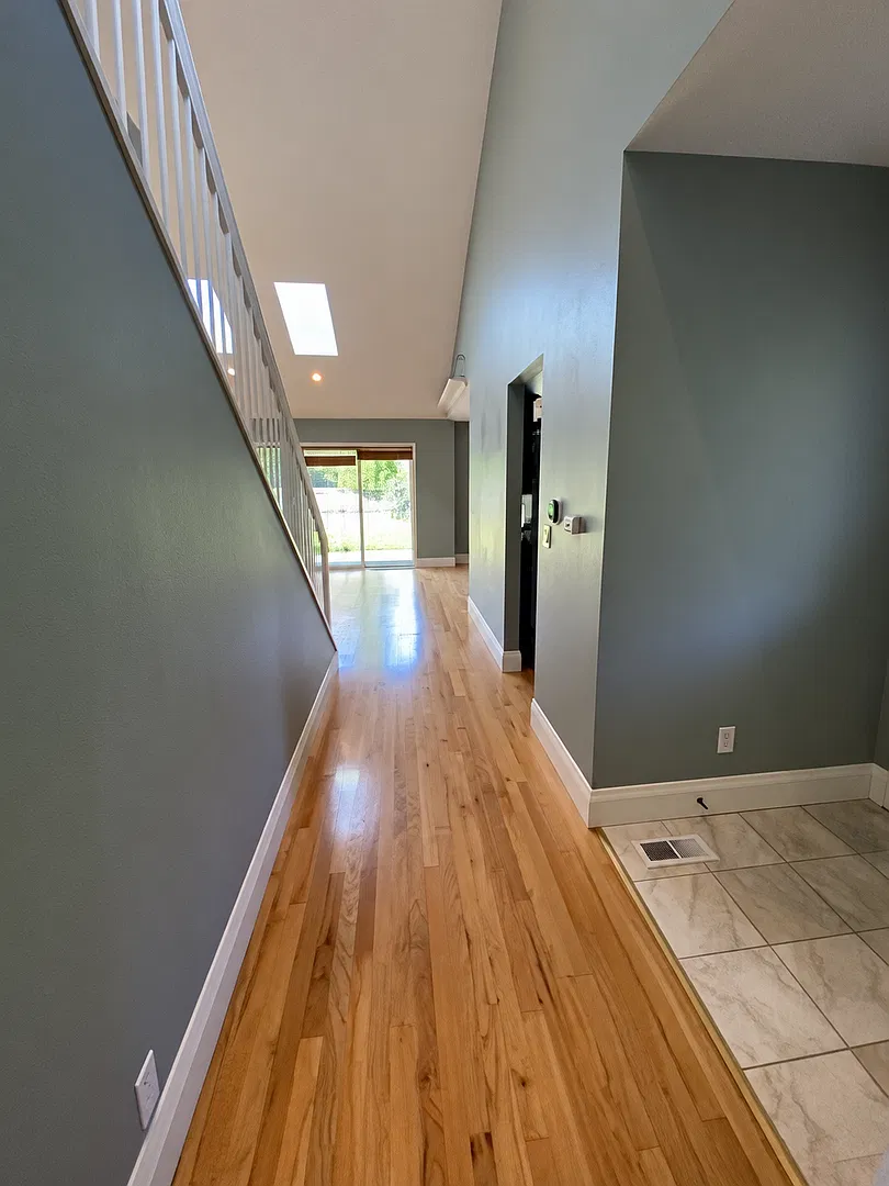 Four-Bedroom Duplex with Bonus Room & W/D Hookups South Salem — Photo 3